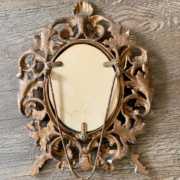 Antique Free Standing Brass Ornate Victorian Picture Frame - Picture 7 of 10